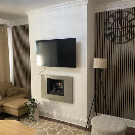 מנצ'סטר Modern Townhouse-Free Parking-Games Room-Fast W-Ifi מראה חיצוני תמונה